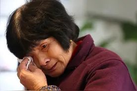 夫妻分离，婆媳矛盾，进城看娃的农村老人的眼泪谁来擦？图片