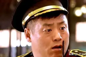 小品《我们结婚吧》宋晓峰调侃台下岳云鹏，我长得不比他好看啊图片