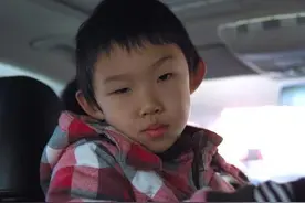 12岁少年，取出一公斤寄生虫，提醒：四种街边小吃，别让孩子吃图片