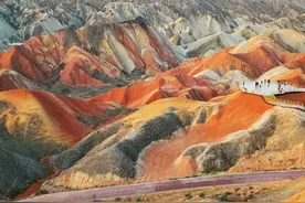 甘肃旅游快速复苏，中国“彩虹山”不比秘鲁差图片