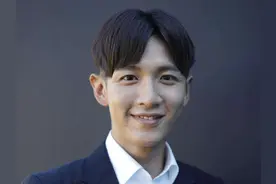 柯震东《打喷嚏》首映痛哭，高颜值不复存在，网友：涉毒后遗症图片