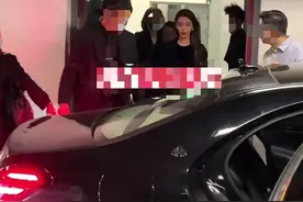 网友晒Angelababy视频，气场强大，被指坐的车是假车？图片