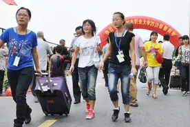 高考填报志愿，去省外和省内有啥区别？过来人坦言，差距判若云泥图片