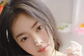 “纯欲系”女友写真，女孩子的可爱像云朵一样柔软洁白图片