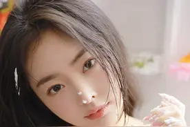 “纯欲系”女友写真，女孩子的可爱像云朵一样柔软洁白图片