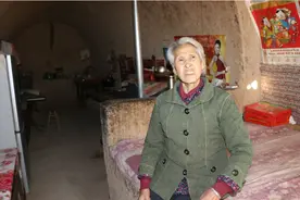 山西8旬老人家中有个200年老古董高价不卖，却要免费送人，咋回事图片