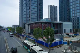 中信泰富金融城，二七滨江高质量楼盘，周边区域却破旧不堪图片