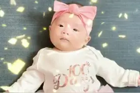 《流星雨》慕容云朵首晒女儿正脸庆百天，还与老公亲吻撒糖，甜齁图片