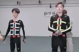 古装男神形象破碎？罗云熙穿紧身衣体格显瘦小，头大像开了特效图片
