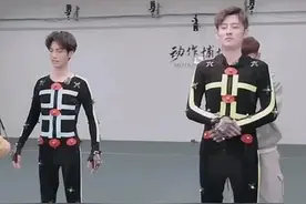 古装男神形象破碎？罗云熙穿紧身衣体格显瘦小，头大像开了特效图片