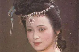 秦可卿为什么愿意委身于公公贾珍？答案就在一个“情”字上图片