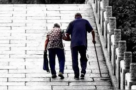 那个消失20年，拒见病危母亲的博士后，不该被指责“忘恩负义”图片