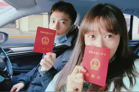 恭喜！中国田径女神公布结婚喜讯，与丈夫手持结婚证合影超幸福图片