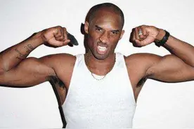 有种错觉叫科比没肌肉，看看他的发力照 这是什么水平？图片