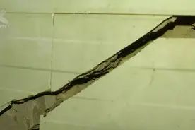 墙裂了！丽阳星城二期爆破完，春城慧谷业主连夜组建了维权群图片