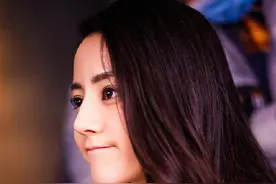 明星们的纯天然“整容脸”：热巴欧式大眼被质疑，尹正高鼻梁困扰图片