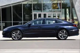 全新现代索纳塔，配2.0T+8AT，才18万，上市后鸦雀无声图片