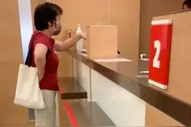 蛮横女子不满银行服务，大呼小叫要和银行“结束关系”图片