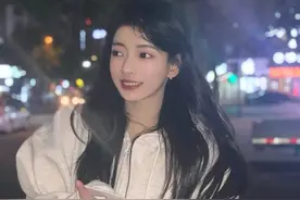 虞书欣伴舞美爆4亿热搜、全网求出道？她到底啥背景啊…图片