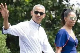 看完米歇尔和丈夫度假时的画面，再看看梅拉尼娅，两对画风大不同图片