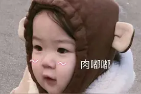 表情包：是她先动的手图片