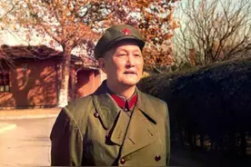 “六星上将”洪学智，两度授勋实至名归，儿子一文一武图片