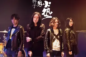 执着的彭磊，全能的赵梦，逗逼的庞宽，成就了最摇滚的“新裤子”图片