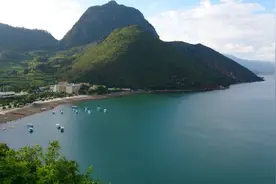 ​我国储水量最大的湖：面积小却让很多内陆湖汗颜，水量全国1/10图片