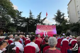 上海警备区干休所举办庆祝建党百年主题演出 95岁老党员激动唱起《东方红》图片