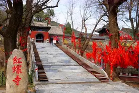 北京赏红叶何须到香山？旅游达人推荐你来红螺寺，能坐公交车前往图片