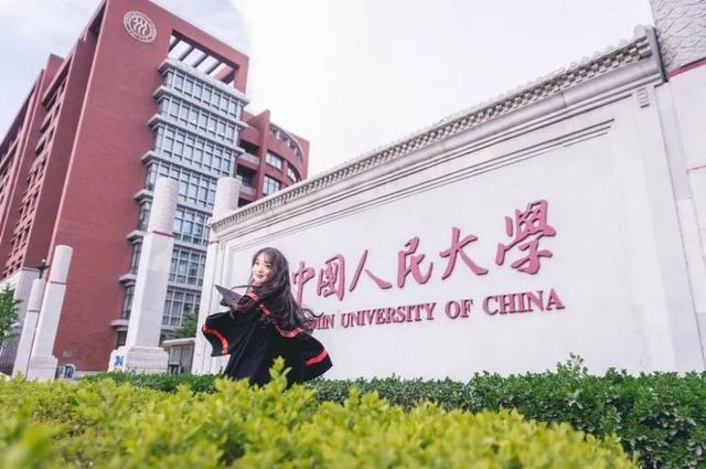 中央美院的学士服美上热搜！这是什么神仙毕业现场？
