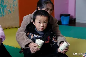 残疾女儿招了个女婿，怀孕后产检一次不落，孩子出生后外婆后悔图片