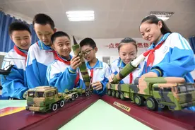 【视觉南明】贵阳十四中：了解兵器知识，接受国防教育！图片