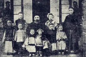 民国四大公子哥儿第一名，袁世凯次子袁克文，千名青楼女为他送葬图片