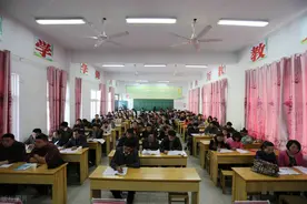 聘用制教师怎么样？和在编老师有很大区别，参加招考要注意图片