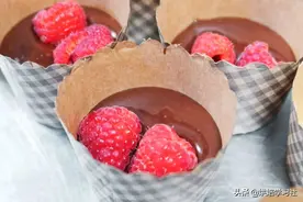 超级简单的小蛋糕！老人孩子都爱吃的——巧克力熔岩蛋糕图片