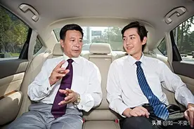 领导说“谢谢”，低情商的回复“不客气”，高情商这样说更体面图片