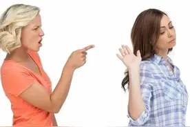 婚后生活：月子期间，老公和别的女人聊骚图片