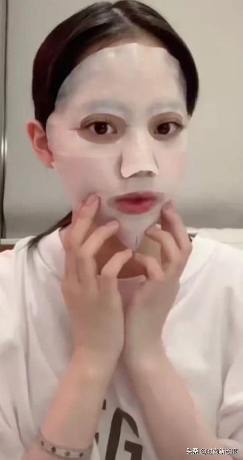 欧阳娜娜皮肤超级好，水嫩光滑有弹性！网友：我马上去敷面膜