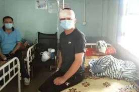 两名中国人在柬埔寨夜间出行，被人持刀砍伤图片