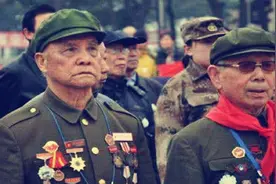 老兵隐姓埋名44年，因孙子参军被拒，他不得已暴露身份，惊动上级图片