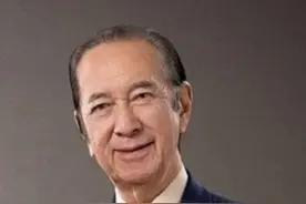 护工郑咏诗：将赌王像亲人一般伺候，从此平步青云，实现人生逆袭图片