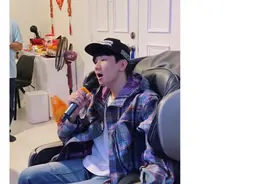 林俊杰在家嗨唱无人搭理，家族庞大30多人合影，一家人颜值太高图片