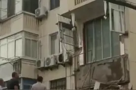 崇明两套住宅阳台塌陷！上海老旧小区除了加装电梯还需做些什么？图片