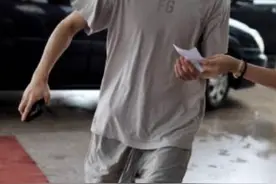 26岁知名男星暴瘦？近照腿细成竿惹担忧，网友：大腿都比小腿细了图片