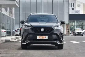 撼动强者 一汽丰田皇冠陆放对比大众途昂图片