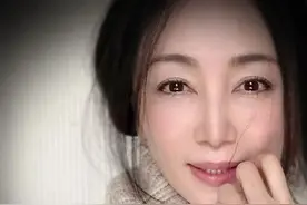 日本52岁的坂村薰，颜值逆天选美夺冠，常年保持紧致苗条身材图片