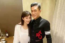 女艺人与古天乐合影被发现P图过度 其实她不是第一次被网友发现图片