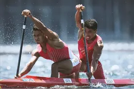 男子1000米双人划艇，大腿粗壮腹肌清晰，肌肉线条太惊艳了图片