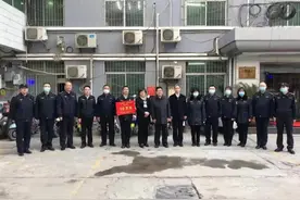 西安碑林区代区长马翔率队慰问消防、交警、城管等一线工作人员图片